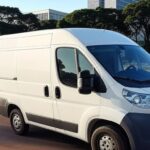 Van da Neoenergia Brasília em rua do DF para atendimento itinerante antes do Réveillon.