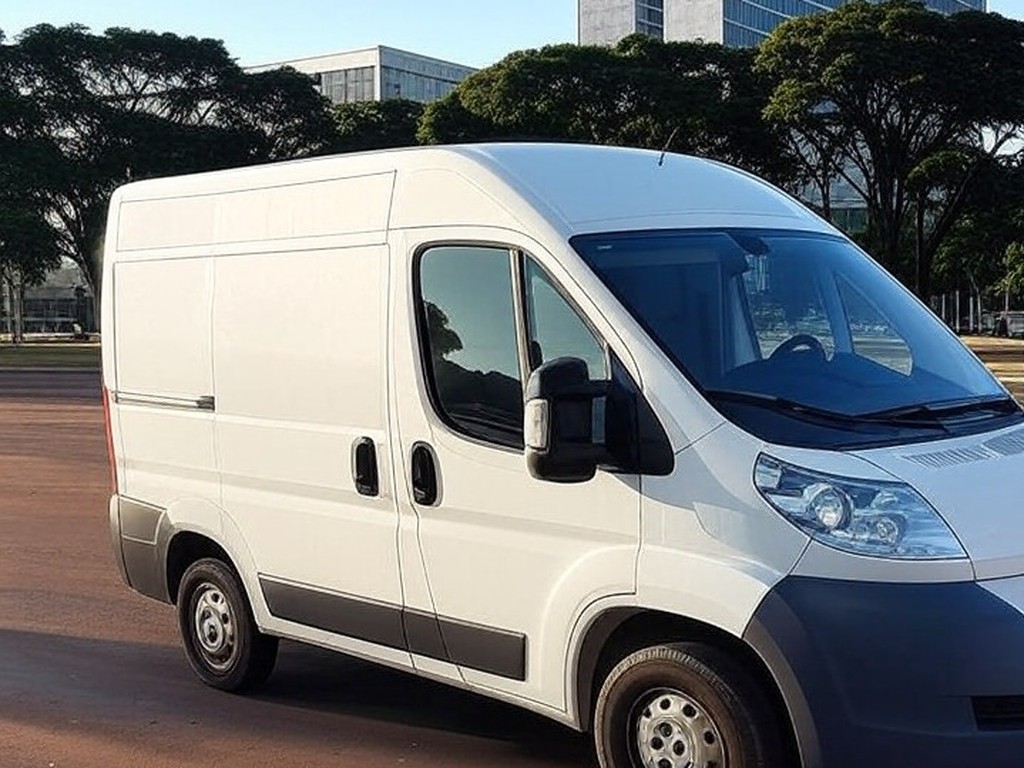 Van da Neoenergia Brasília em rua do DF para atendimento itinerante antes do Réveillon.