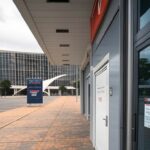 Agência da Caesb fechada em Brasília durante feriado de Ano Novo, deixando consumidores sem atendimento presencial.