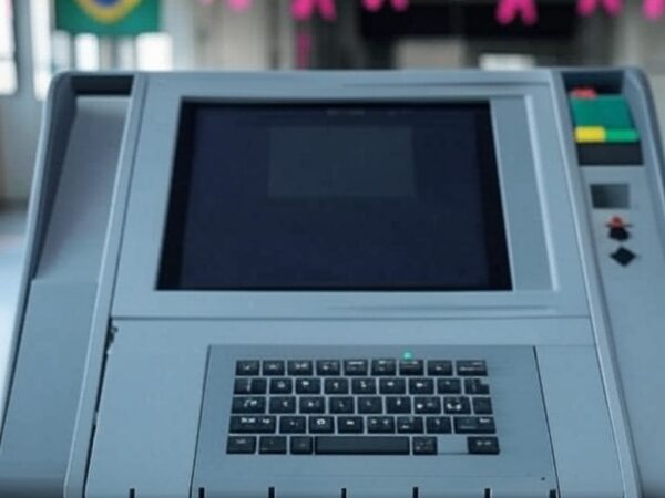 Urna eletrônica brasileira com símbolos femininos, ilustrando pesquisa sobre preferência por vice-presidente mulher no Brasil.