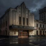 Fachada de cinema antigo em São Paulo com portas fechadas, representando luto por ator de O Poderoso Chefão.
