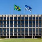 Fachada do TJDFT em Brasília durante lançamento da Semana Nacional da Justiça pela Paz em Casa contra violência à mulher.