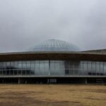 Fachada da Câmara Legislativa do DF em Brasília, simbolizando concessão de título de Cidadão Honorário a juiz com críticas por elitismo.