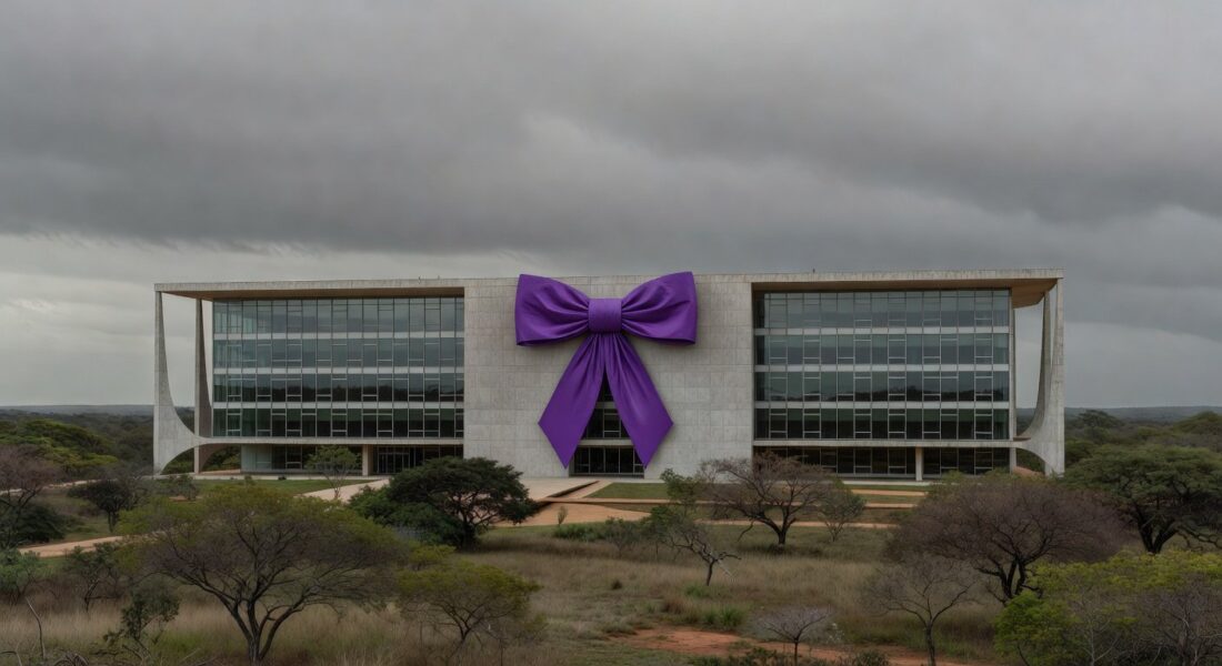 Edifício da CLDF em Brasília com laço roxo simbolizando combate à violência de gênero.