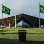 Edifício da CLDF em Brasília durante lançamento de programa parlamentar, com tom de superficialidade questionada.