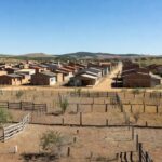 Área residencial em Planaltina com terrenos demarcados, representando regularização fundiária pelo GDF.