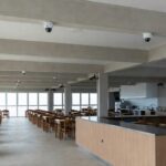 Instalação de câmeras de segurança em restaurante comunitário de Brasília para reforçar a proteção, iniciativa da Sedes-DF.
