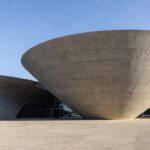 Fachada da Câmara Legislativa do DF em Brasília representando homenagem beneficente