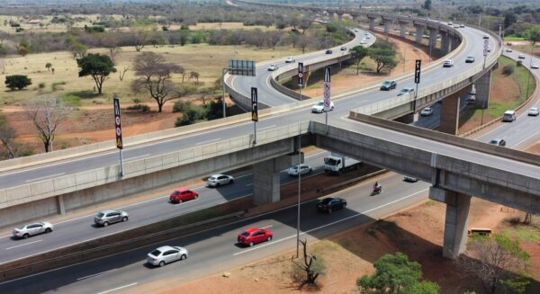 Viadutos 10 e 11 do Eixão Norte reabertos com fluxo de veículos