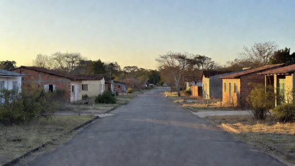 Vista de rua em Brazlândia, local da prisão por exploração sexual de adolescente
