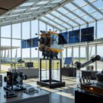 Hub de Inovação Aeroespacial da UnB no SpaceBR Show 2026 com satélites e equipamentos