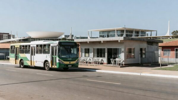 Ônibus do GDF oferecendo transporte gratuito para restaurantes comunitários em Brasília durante paralisação