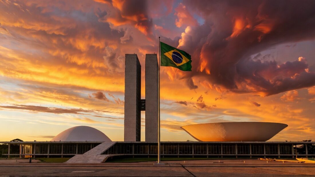 Interior do Congresso Nacional em Brasília com bandeiras, simbolizando cidadania honorária