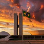 Interior do Congresso Nacional em Brasília com bandeiras, simbolizando cidadania honorária