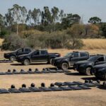 Base de treinamento da Força Nacional com viaturas e equipamentos de choque