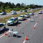 Blitz educativa do Detran contra drogas em rodovia brasileira