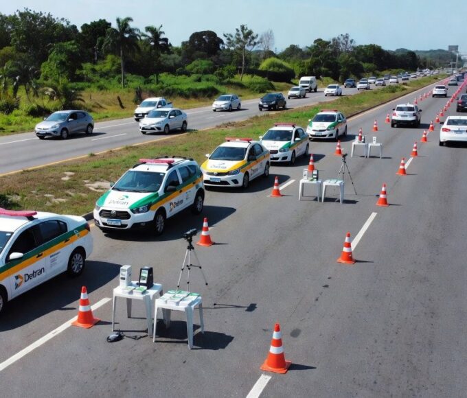 Blitz educativa do Detran contra drogas em rodovia brasileira