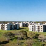 Conjunto de apartamentos entregues no Itapoã Parque para famílias de baixa renda