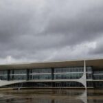 Fachada da Câmara Legislativa do DF em Brasília sobre lei de prevenção ao suicídio