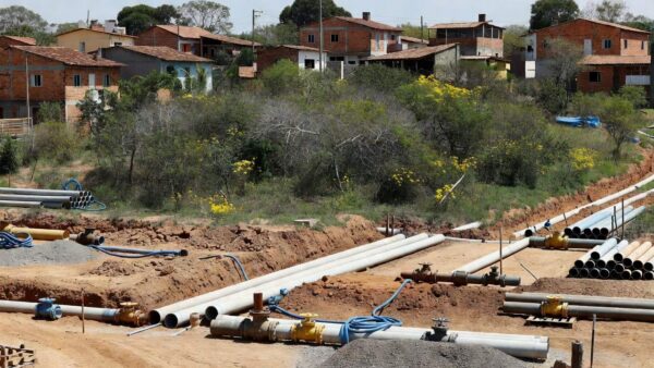 Obras de saneamento básico em São Sebastião com investimento do GDF e Caesb