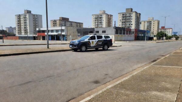 Viatura da PMDF em Taguatinga durante abordagem policial de rotina