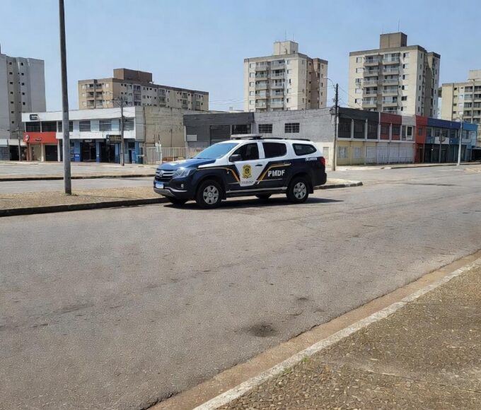 Viatura da PMDF em Taguatinga durante abordagem policial de rotina