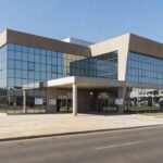Fachada do Hospital Regional de Samambaia em Brasília, cenário de tragédia com gestantes