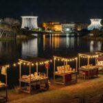 Feira da Lua no Lago Sul em Brasília com barracas iluminadas celebrando 25 anos.