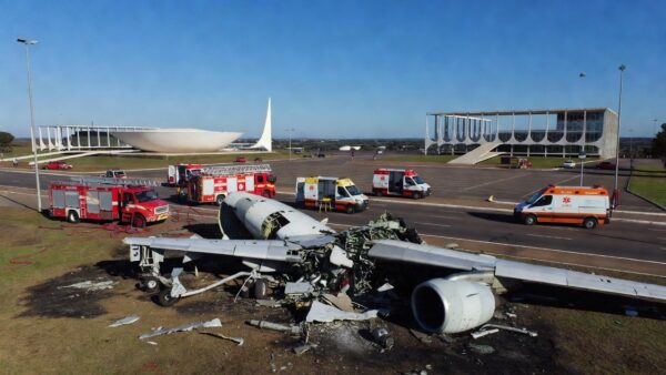 Simulado de queda de avião no centro de Brasília pelo GDF
