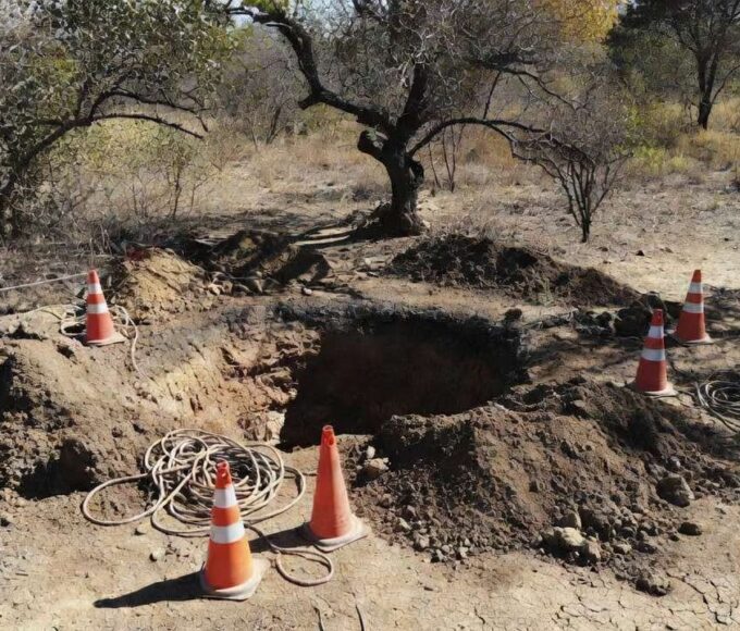 Buraco de 3 metros em área rural do Núcleo Rural Aguilhada