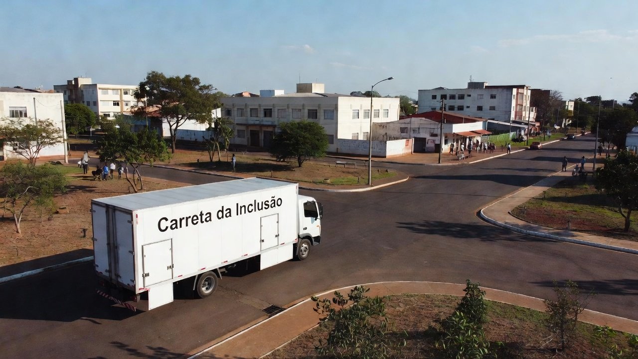 Carreta da Inclusão em Riacho Fundo II oferecendo atendimentos gratuitos