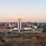Vista panorâmica de Brasília representando crescimento populacional do Distrito Federal
