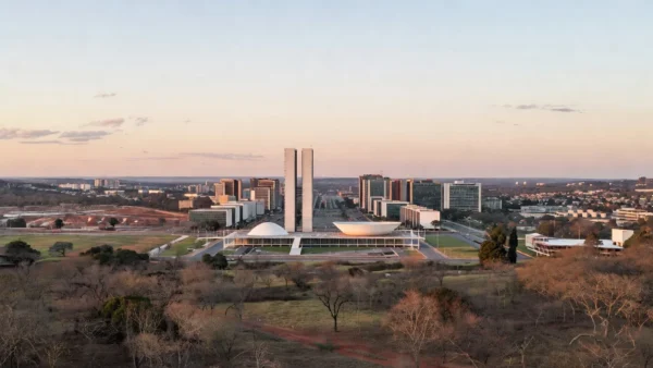 Vista panorâmica de Brasília representando crescimento populacional do Distrito Federal