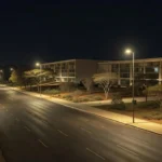Rua vazia em Brasília, local de prisão por tentativa de homicídio.
