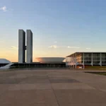 Vista de Brasília com Congresso Nacional simbolizando saúde, educação e BRB.