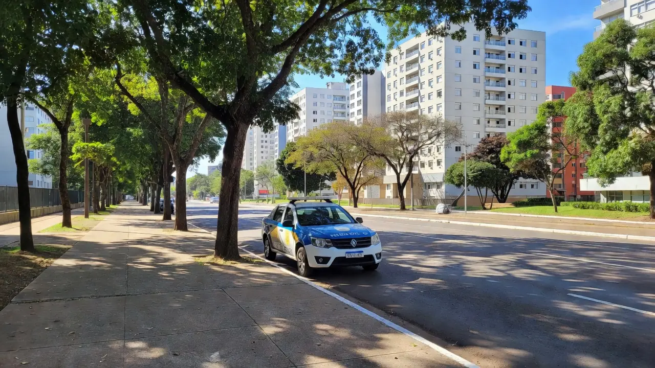 Viatura da Polícia Civil do DF na Asa Norte em Brasília