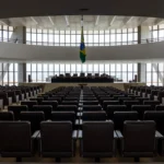 Plenário da Câmara Legislativa do DF representando discussão sobre orçamento da Defensoria Pública