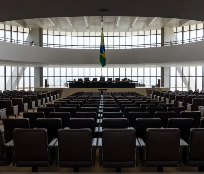 Plenário da Câmara Legislativa do DF representando discussão sobre orçamento da Defensoria Pública