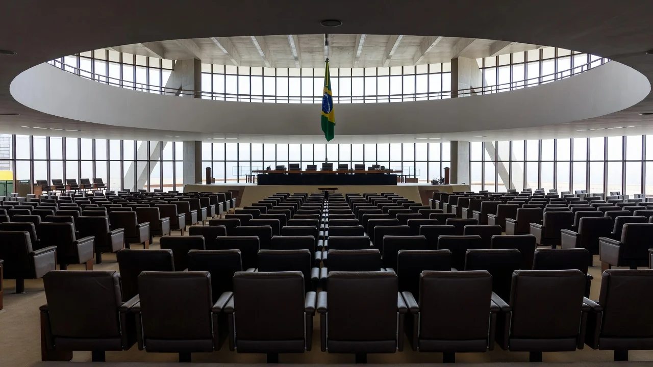 Plenário da Câmara Legislativa do DF representando discussão sobre orçamento da Defensoria Pública