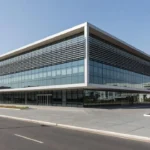 Fachada do Banco de Brasília (BRB) em Brasília sob luz natural