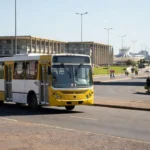 Ônibus urbano trafegando entre Planaltina e Plano Piloto em Brasília