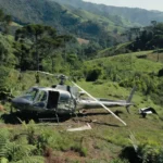 Destroços de helicóptero após queda em Santa Catarina
