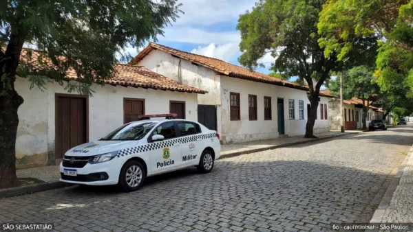 Viatura da polícia em São Sebastião após prisão por roubo