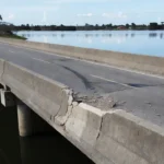Ponte do Bragueto sobre lago após colisão de motocicleta
