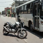 Colisão entre motocicleta e ônibus na QN 11