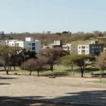 Vista de praça em Itapoã, Brasília, em contexto eleitoral