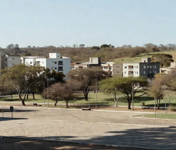Vista de praça em Itapoã, Brasília, em contexto eleitoral