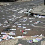 Ruas e calçadas do Paranoá cobertas de santinhos eleitorais